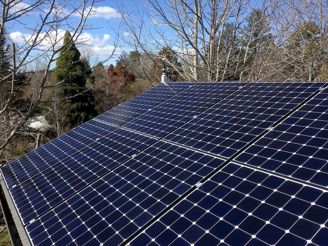 Grid connect solar array on a Leura roof